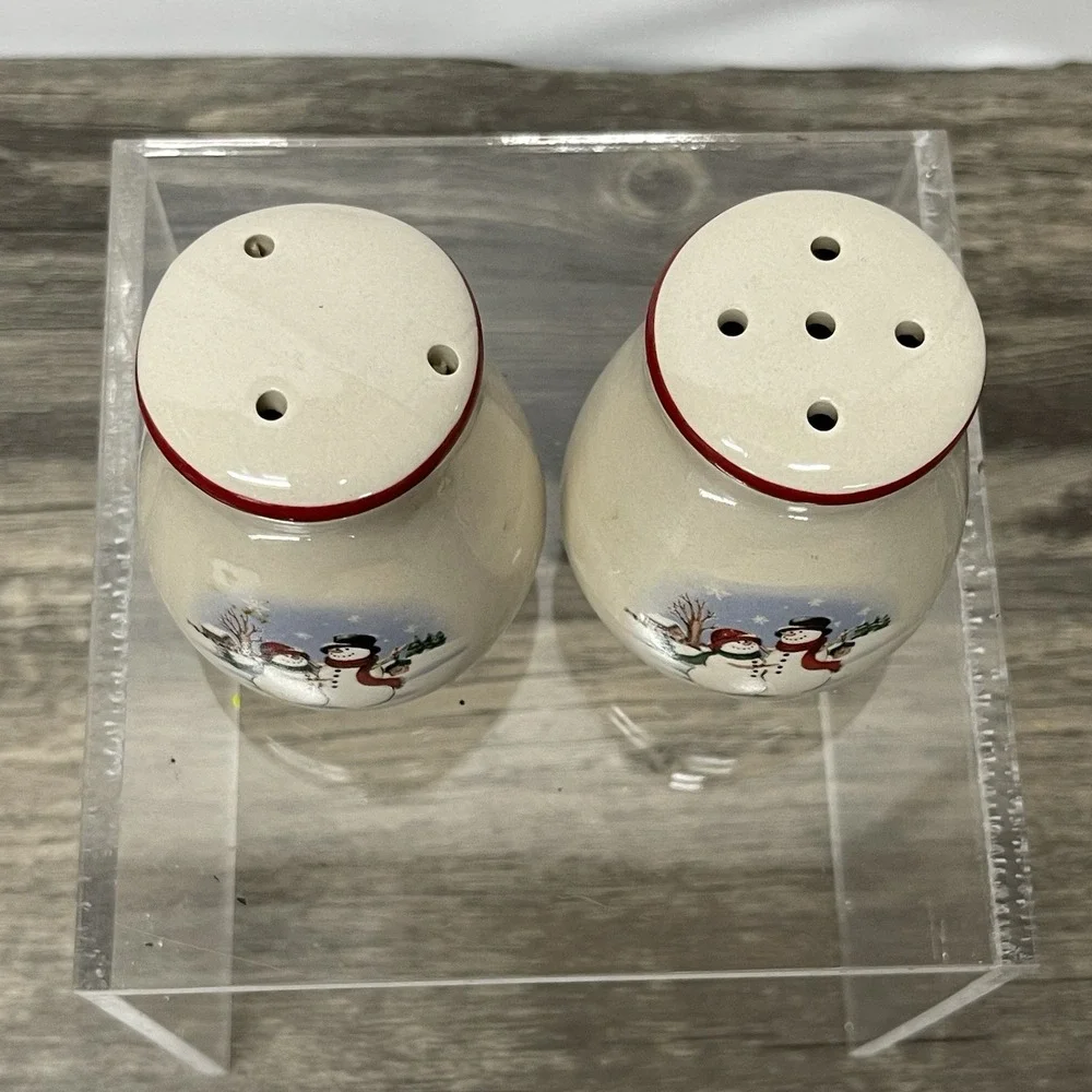 Snowman Salt and Pepper Shakers Set Ceramic Winter‎ Holiday Christmas Cream Red